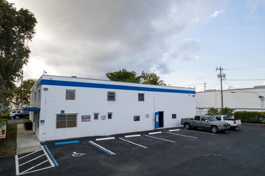 More Photos Of 55 SW 10th St, Deerfield Beach Service For Sale