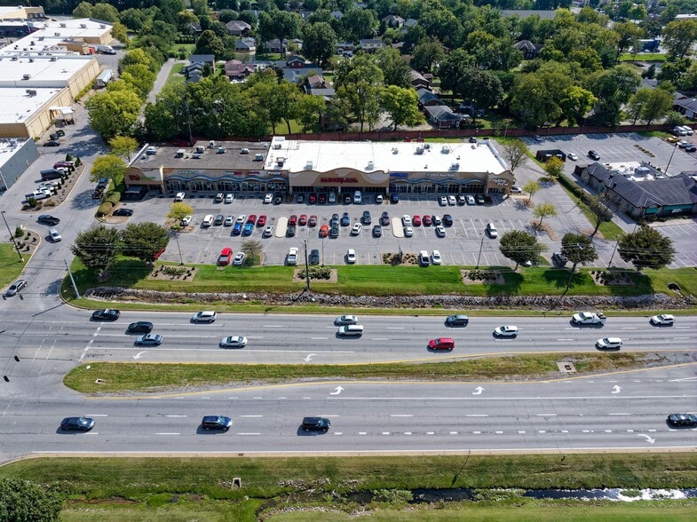 More Photos Of 2001 S Hurstbourne Pky, Louisville Storefront For Lease