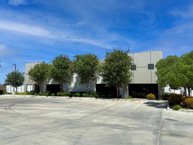 More Photos Of 3441 Landco Dr, Bakersfield Unknown For Lease