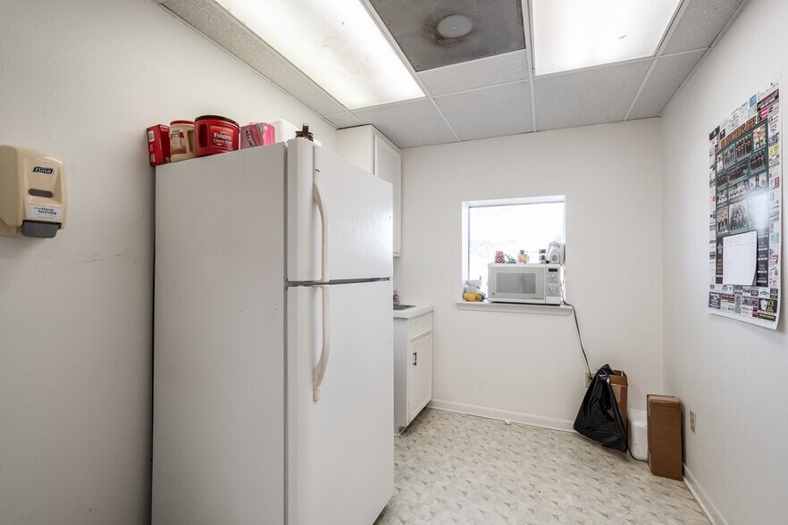 More Photos Of 1617 W Church St, Livingston General Retail For Sale