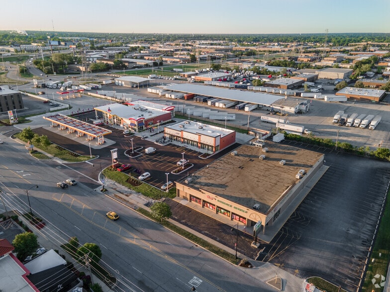 More Photos Of 7717 W 95th St, Hickory Hills Freestanding For Lease