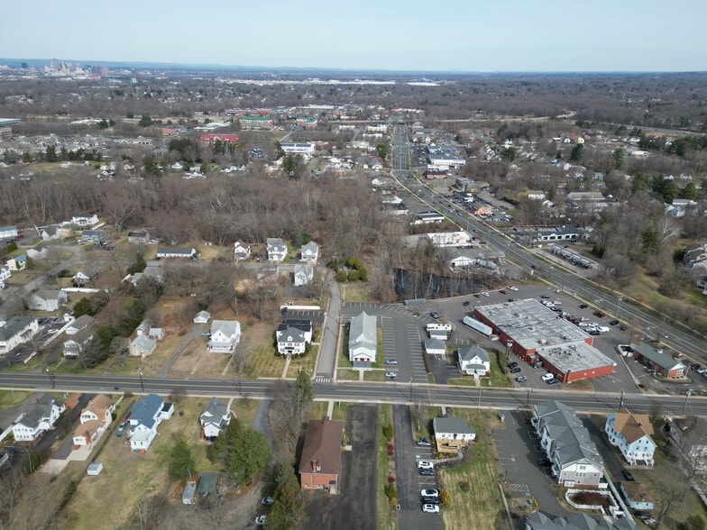 More Photos Of 43 Naubuc Ave, Glastonbury Flex For Sale