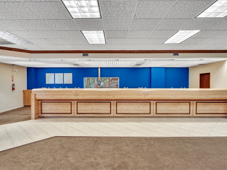 More Photos Of 4699 Nob Hill Rd, Sunrise Medical For Sale