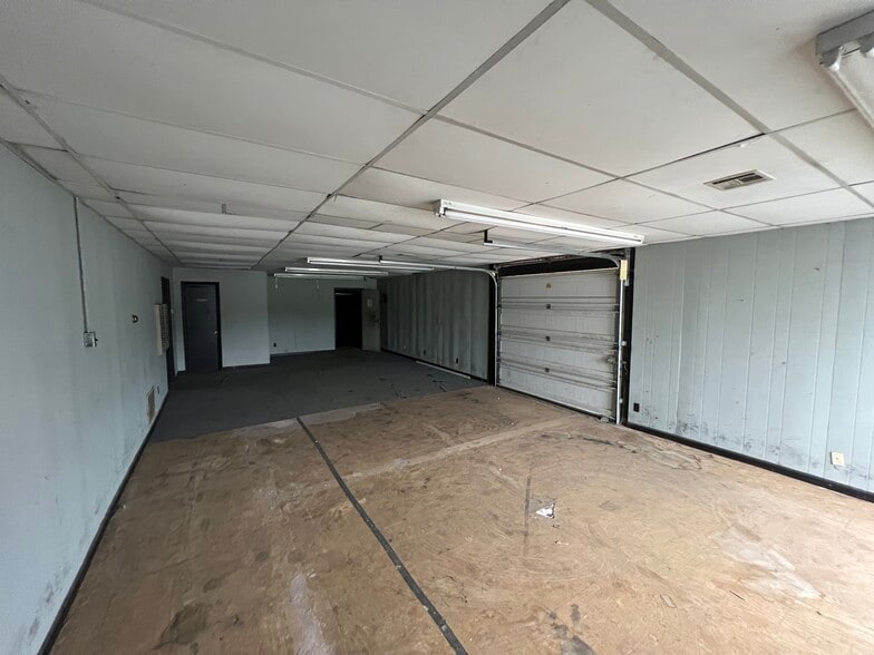 More Photos Of 4941 E Admiral Pl, Tulsa Flex For Lease