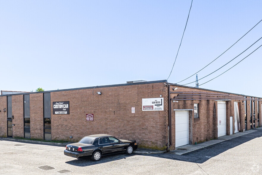 More Photos Of 194-204 N Fehr Way, Bay Shore Warehouse For Lease