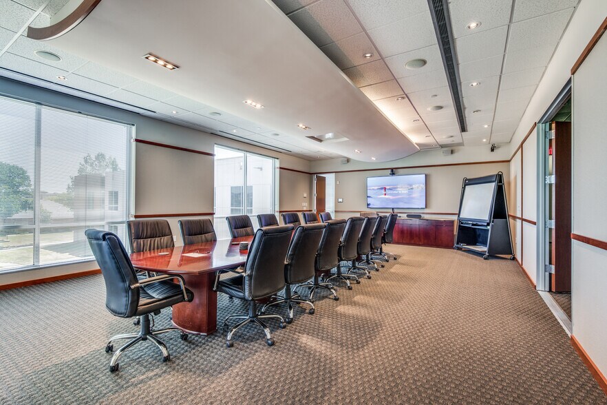 More Photos Of 4201 Marsh Ln, Carrollton Office For Sale