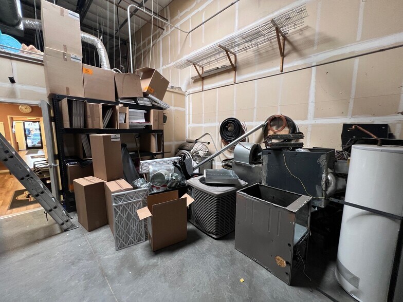 More Photos Of 6380 S Valley View Blvd, Las Vegas Showroom For Lease
