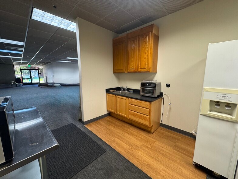 More Photos Of 1129 Industrial Ave, Petaluma Warehouse For Sale