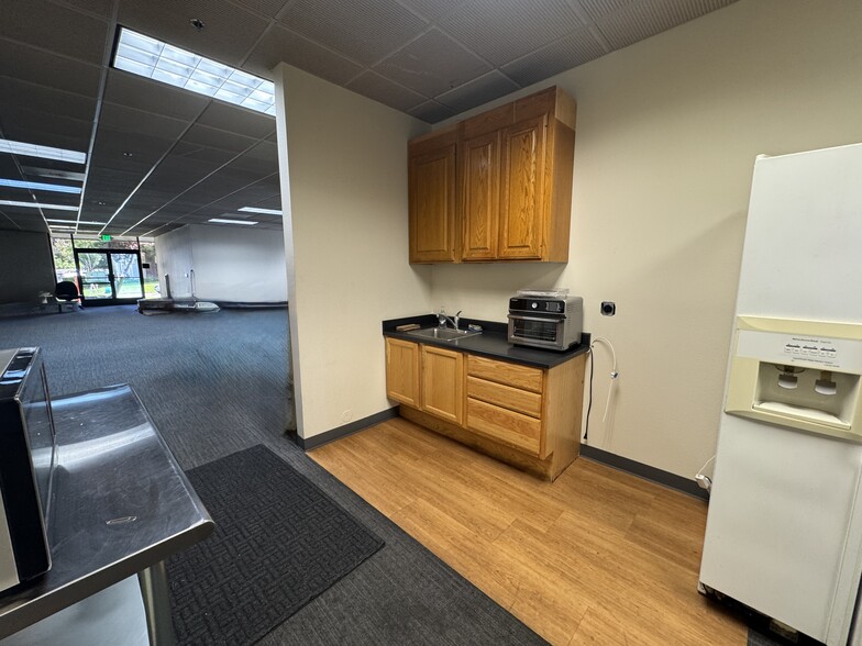 More Photos Of 1129 Industrial Ave, Petaluma Warehouse For Lease