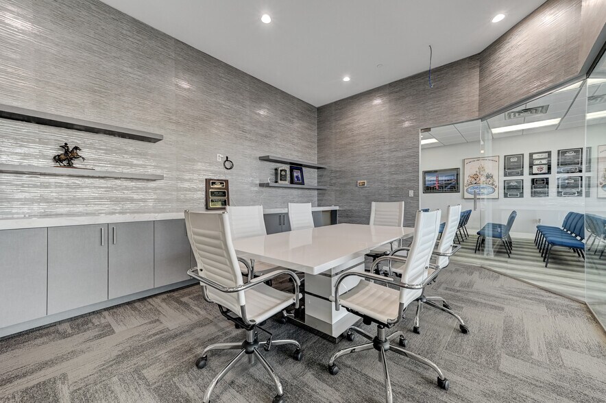 More Photos Of 545 W Sunset Rd, Henderson Flex For Sale