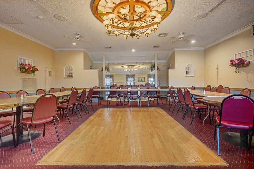 More Photos Of 410 Merrick Rd, Oceanside Restaurant For Sale