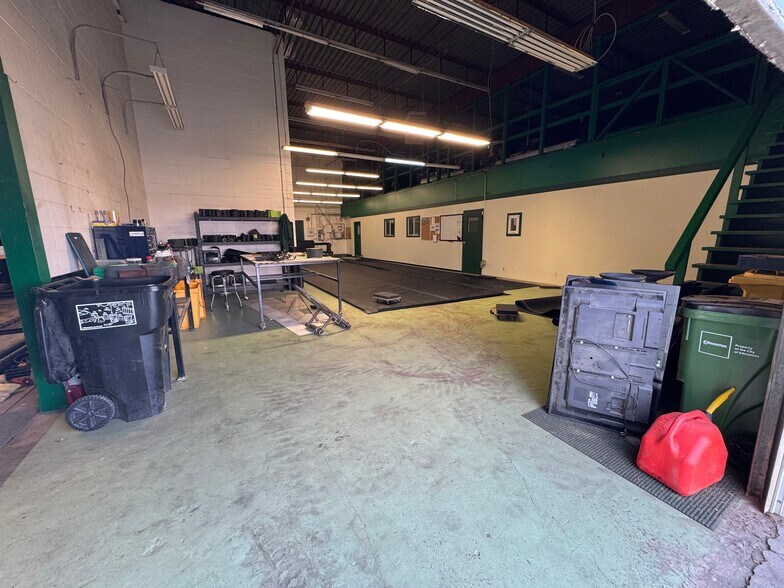 More Photos Of 8305 Davies Rd NW, Edmonton Flex For Sale