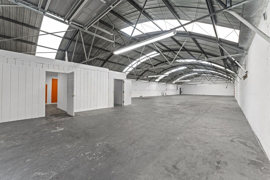 More Photos Of 700 S Hawthorne Ave, Apopka Warehouse For Lease