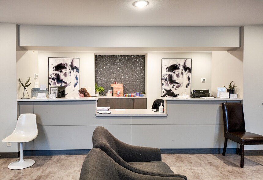 More Photos Of 1711 E 10th St, Sioux Falls Office For Sale