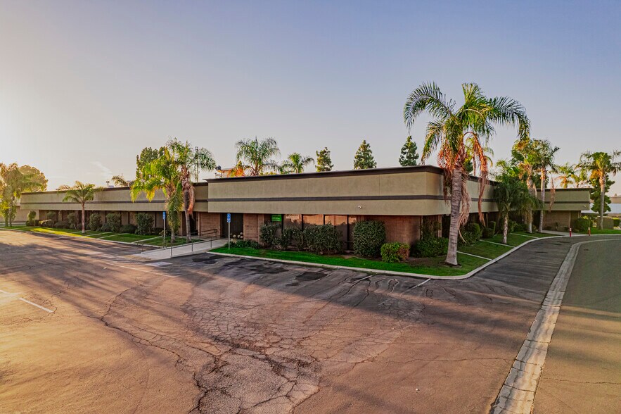 More Photos Of 5558 California Ave, Bakersfield Office For Lease