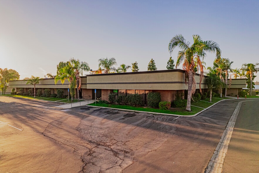 More Photos Of 5558 California Ave, Bakersfield Office For Lease