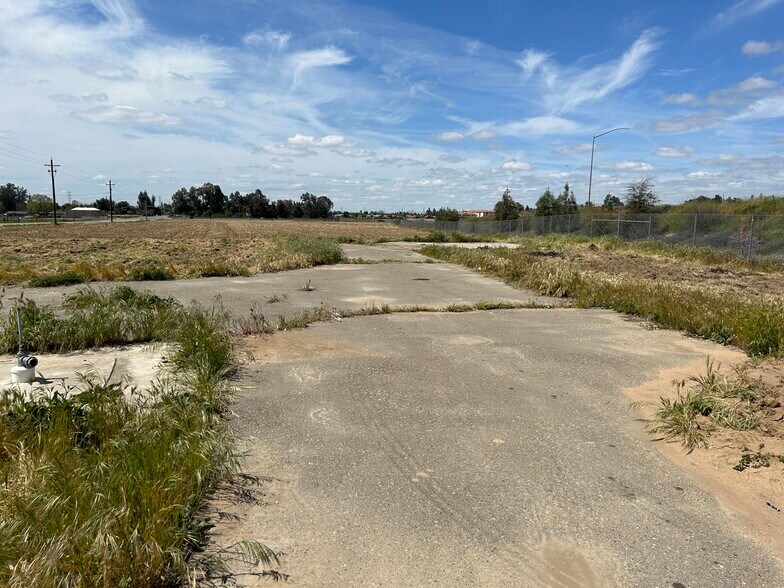 More Photos Of 7212 E Kings Canyon Rd, Fresno Land For Lease