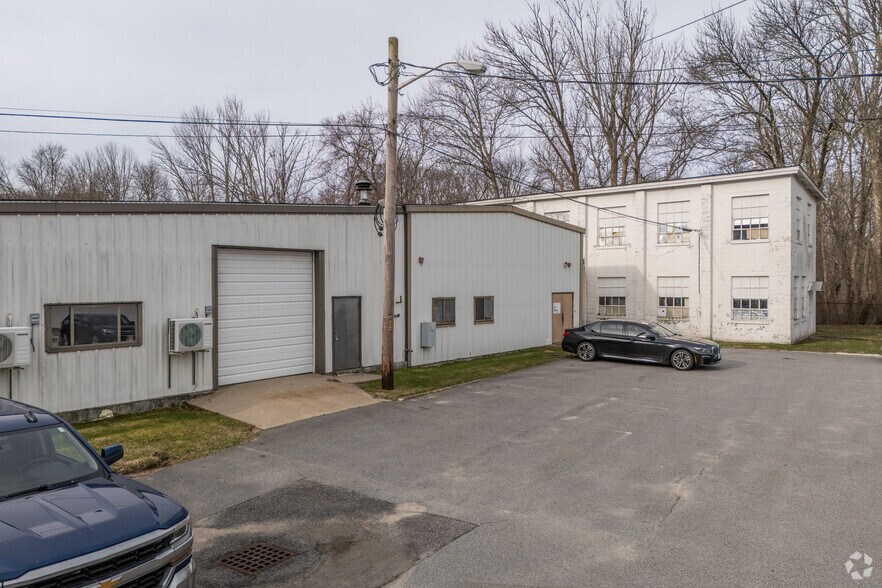 More Photos Of 30-32 Mill @ Walnut Street, Assonet Manufacturing For Sale