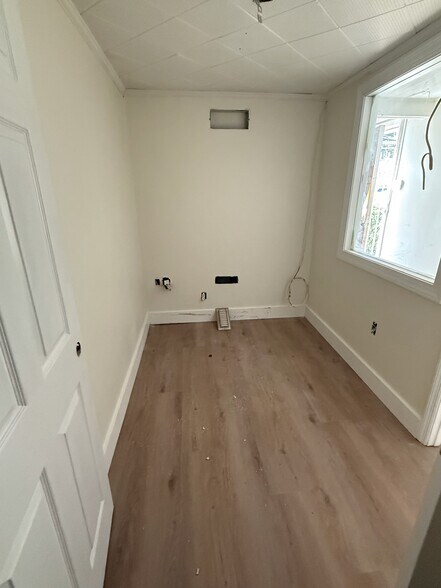 More Photos Of 1418 Newcastle St, Brunswick Storefront For Lease