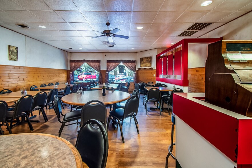 More Photos Of 134 S Main St, Oregon Restaurant For Sale