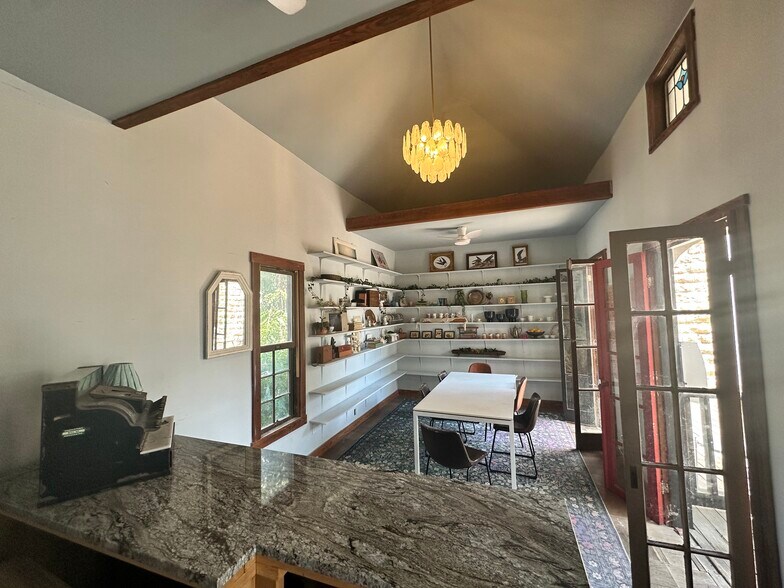 More Photos Of 200 N Main St, Buda Freestanding For Lease