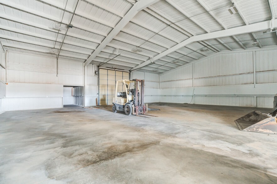More Photos Of 4212 F M 2528, Lubbock Flex For Sale