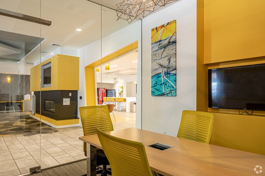 More Photos Of 165 W McMillan St, Cincinnati Apartments For Lease