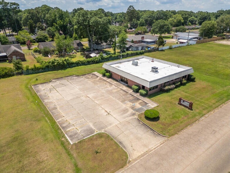 More Photos Of 428 Hospital Drive, Columbus Medical For Sale