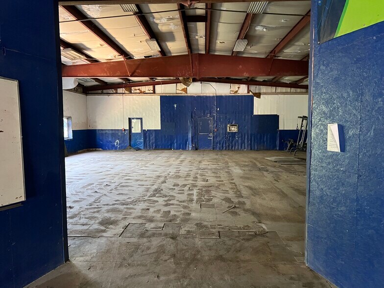 More Photos Of 205 Parkway Pl, Parkersburg Research And Development For Lease