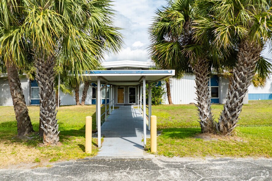 More Photos Of 5115 Frontage Rd N, Lakeland Manufacturing For Sale