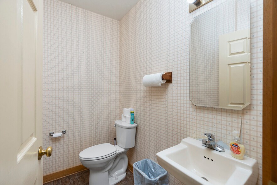 More Photos Of 829 Greenville Ave, Staunton Office For Sale