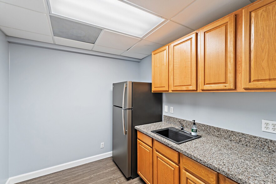 More Photos Of 400 Executive Center Dr, West Palm Beach Medical For Sale