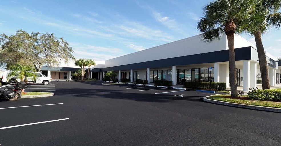 More Photos Of 4700 N Dixie Hwy, Oakland Park Unknown For Lease