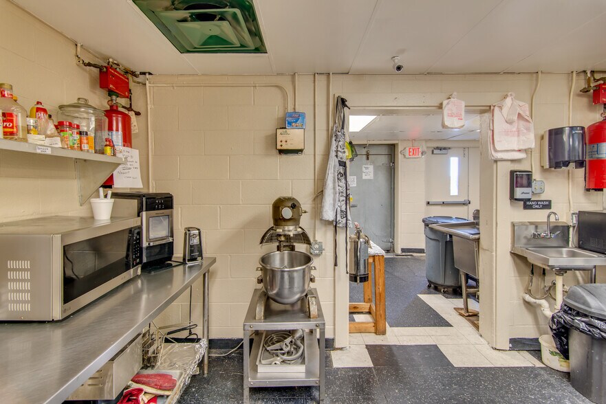 More Photos Of 285 S Outer Dr, Saginaw Restaurant For Sale