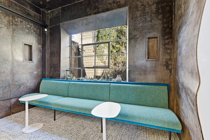 More Photos Of 311-321 Sixth St, San Antonio Office For Sale