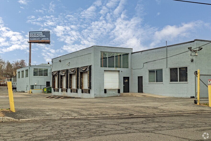 More Photos Of 215 S Newman St, Hackensack Warehouse For Lease
