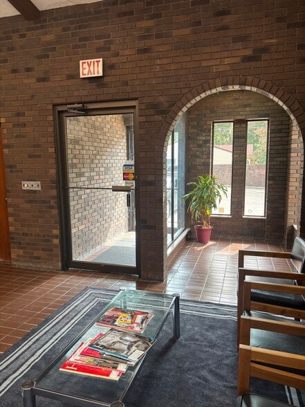 More Photos Of 608 N Wayne Rd, Westland Office For Sale