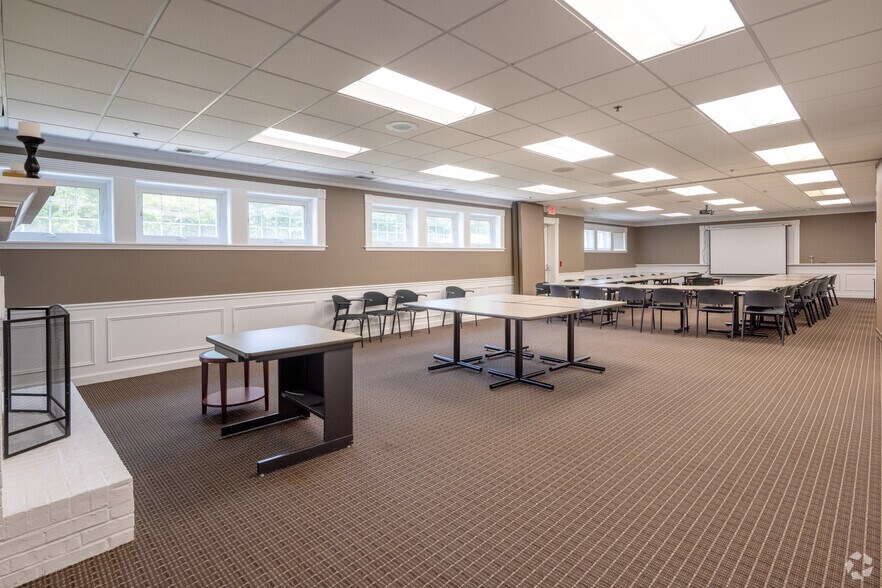 More Photos Of 3880 Salem Lake Dr, Long Grove Office For Sale