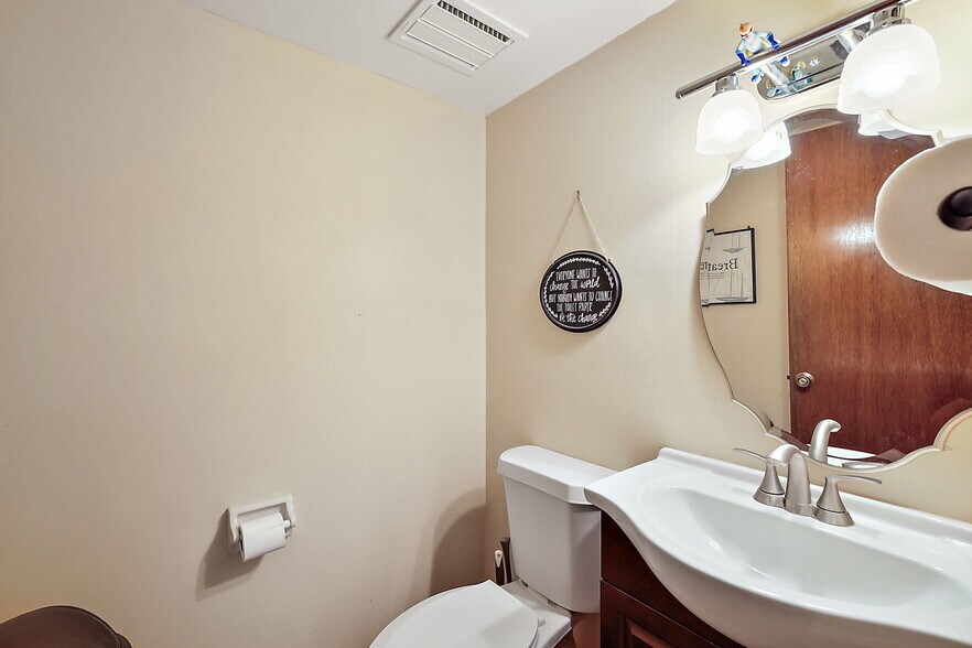 More Photos Of 609 W Montrose St, Clermont Office For Sale