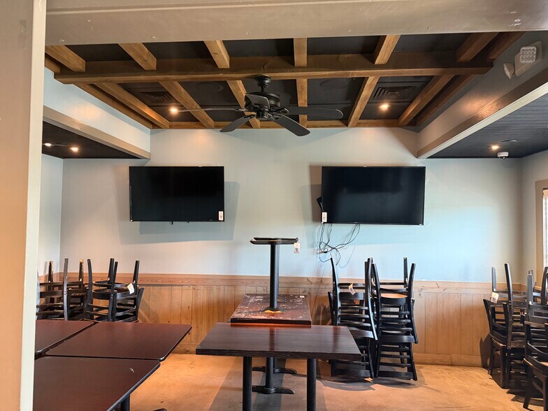 More Photos Of 256 Liberty St, Thomasville Restaurant For Lease