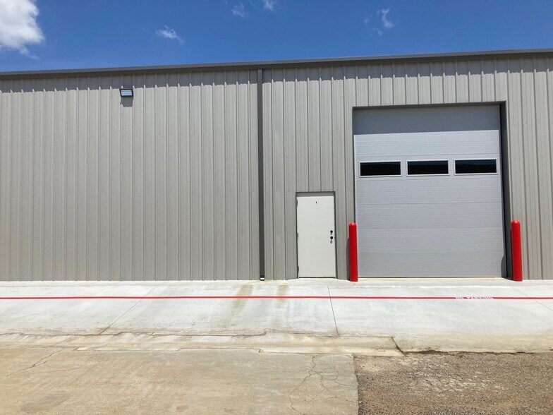 More Photos Of 3301 Malibu Dr, Jonesboro Light Distribution For Lease