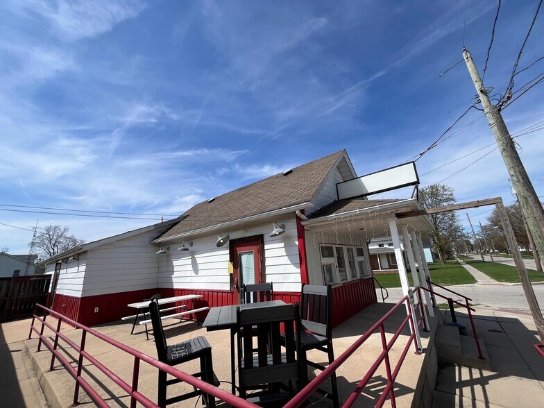More Photos Of 125 N Adrian Hwy, Lyons Restaurant For Sale