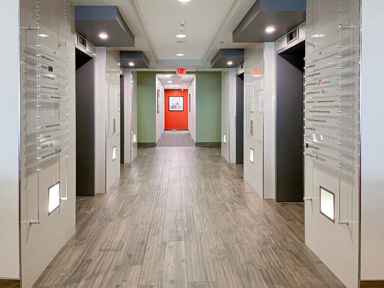 More Photos Of 1631 Dickson Av, Kelowna Coworking Space