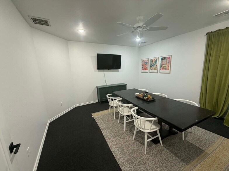 More Photos Of 817 Irish Ln, Edmond Office For Lease