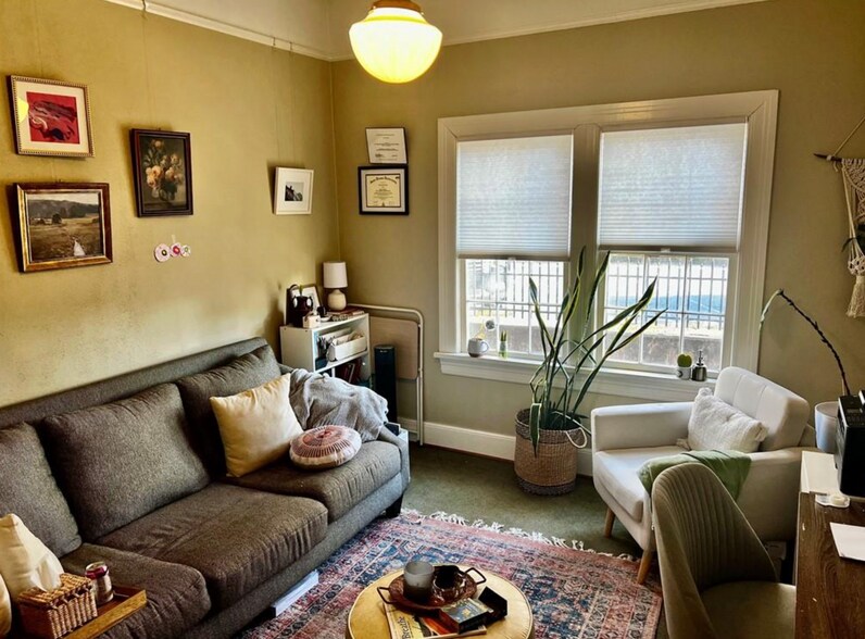 More Photos Of 215 N East Ave, Fayetteville Office For Sale