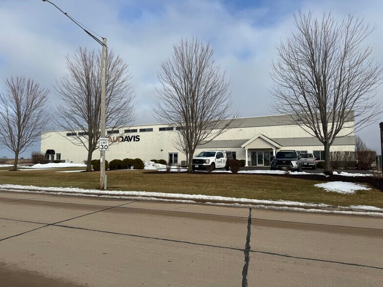 Primary Photo Of 3210 N Zuehlke Dr, Appleton Warehouse For Lease