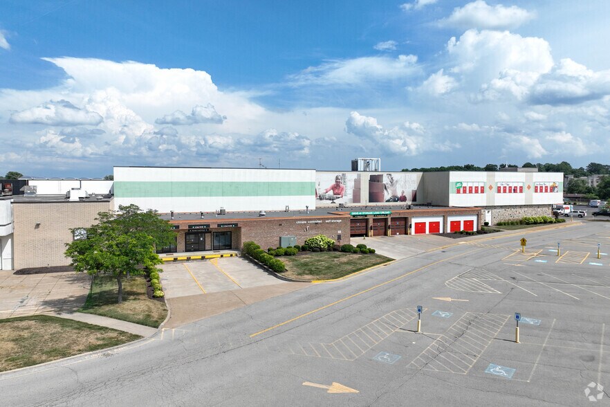 More Photos Of 100 Beaver Valley Mall Blvd, Monaca Department Store For Lease