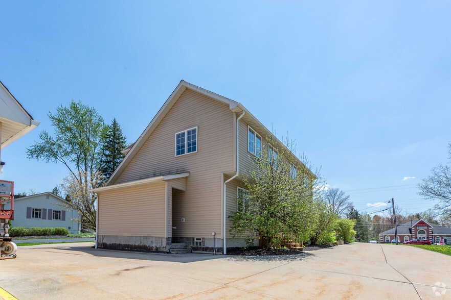 More Photos Of 115 W Aurora Rd, Northfield Office For Sale