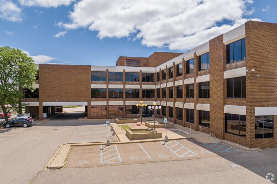 More Photos Of 27301 Dequindre Rd, Madison Heights Medical For Lease