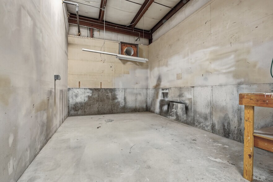 More Photos Of 109 Apremont Way, Westfield Manufacturing For Lease